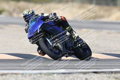 media/Dec-01-2025-Moto Forza (Mon) [[2daa91e15f]]/1-Advanced Group/Session 3 (Turn 3)/